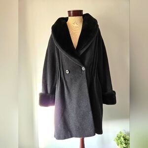 VINTAGE XCEPTION virgin wool Black Double-Breasted Coat with faux fur collar. 14